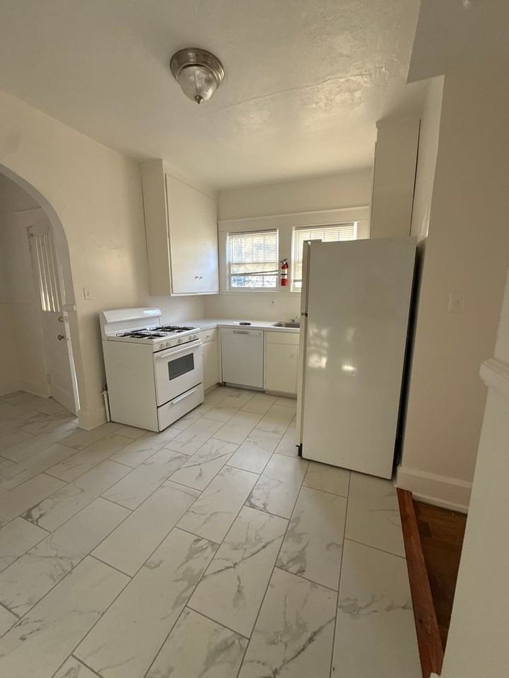 ENGLISH VILLAGE 21ST DUPLEX - Photo 7 of 20