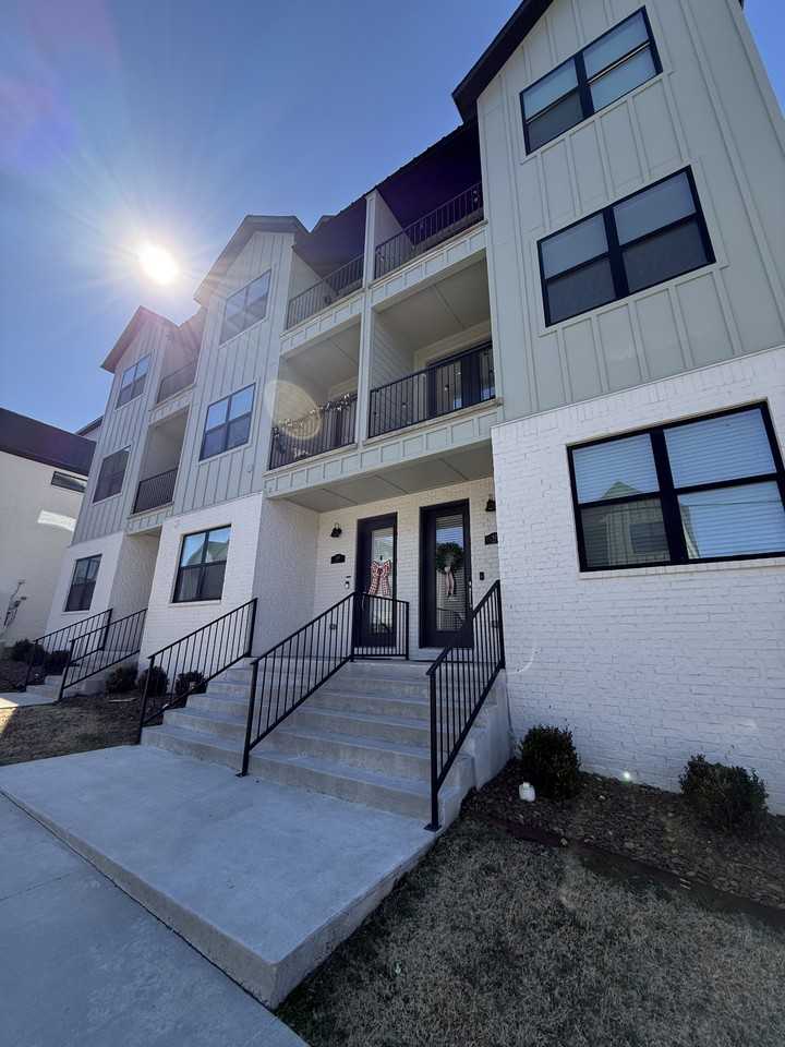 619 N Whitham Ave #1 - Photo 2 of 27