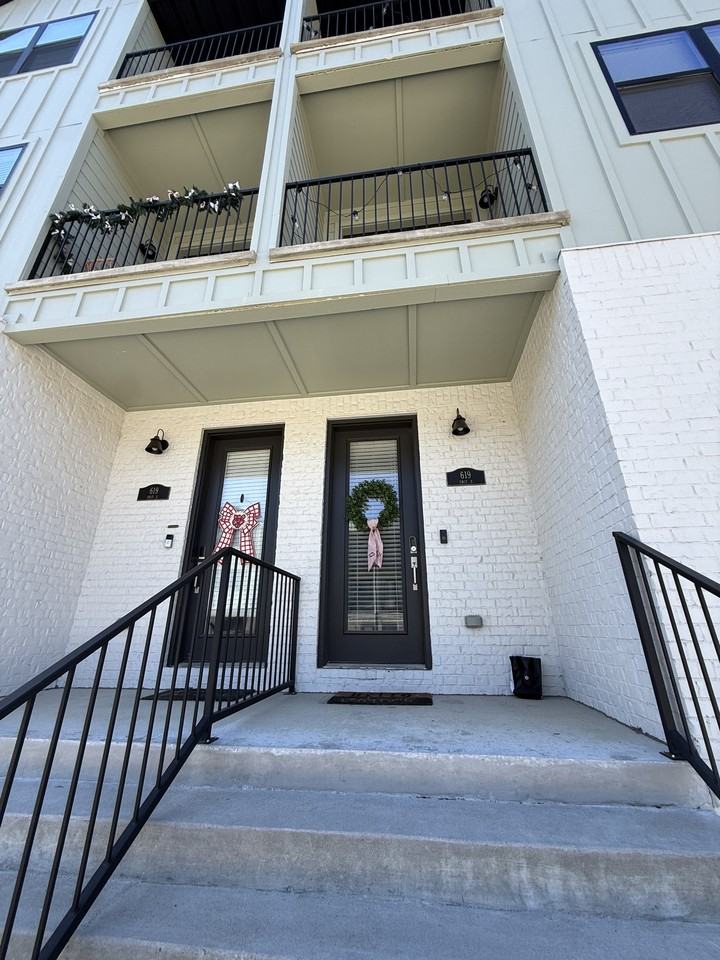 610 N Whitham Ave #3 - Photo 2 of 27