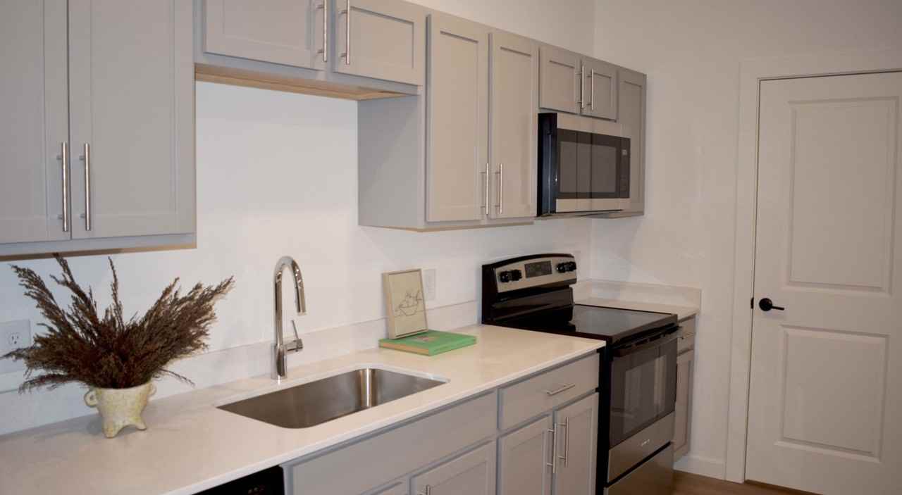 Fairway Flats Apartments - Photo 4 of 17