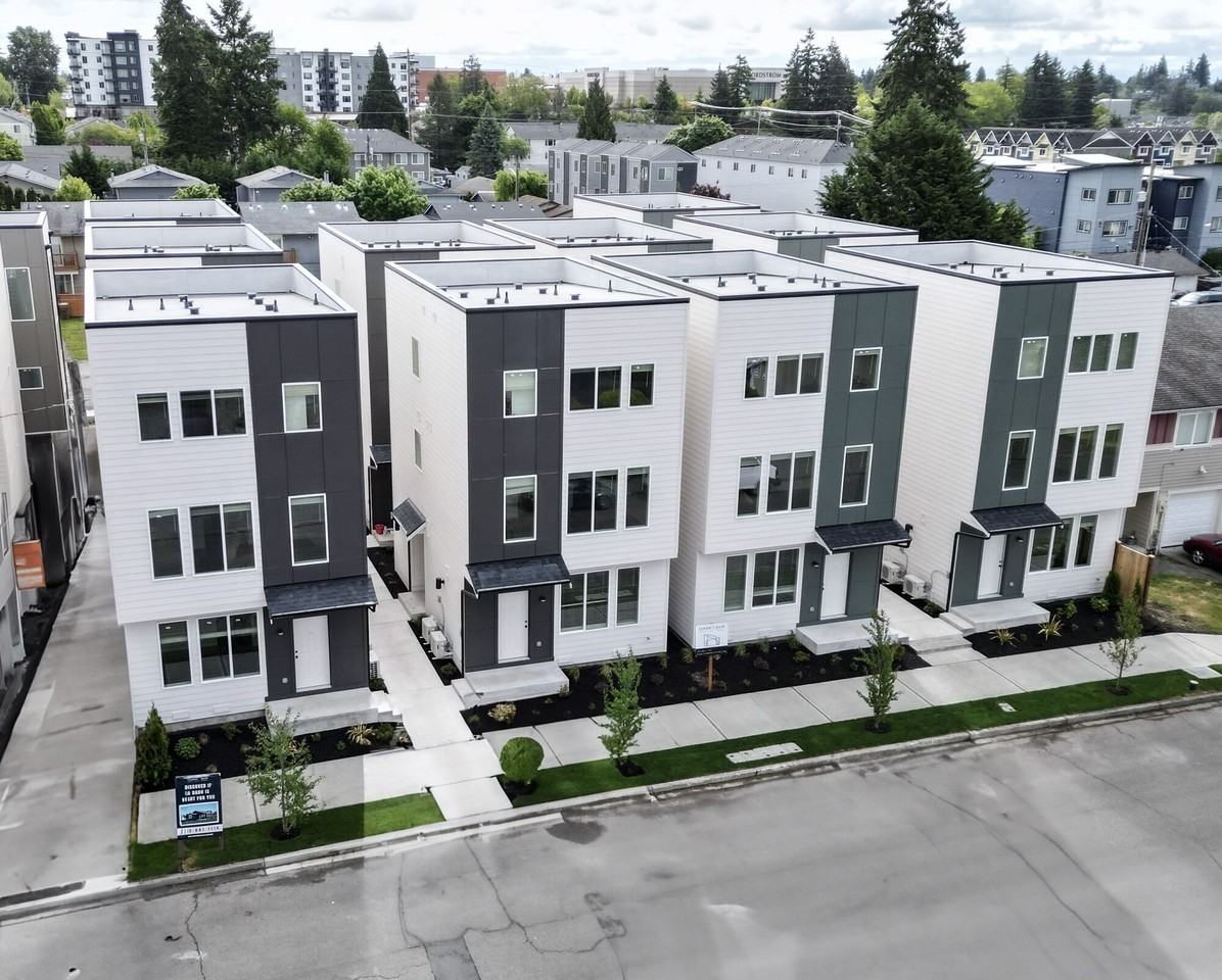 4319 S Alder - Photo 2 of 15