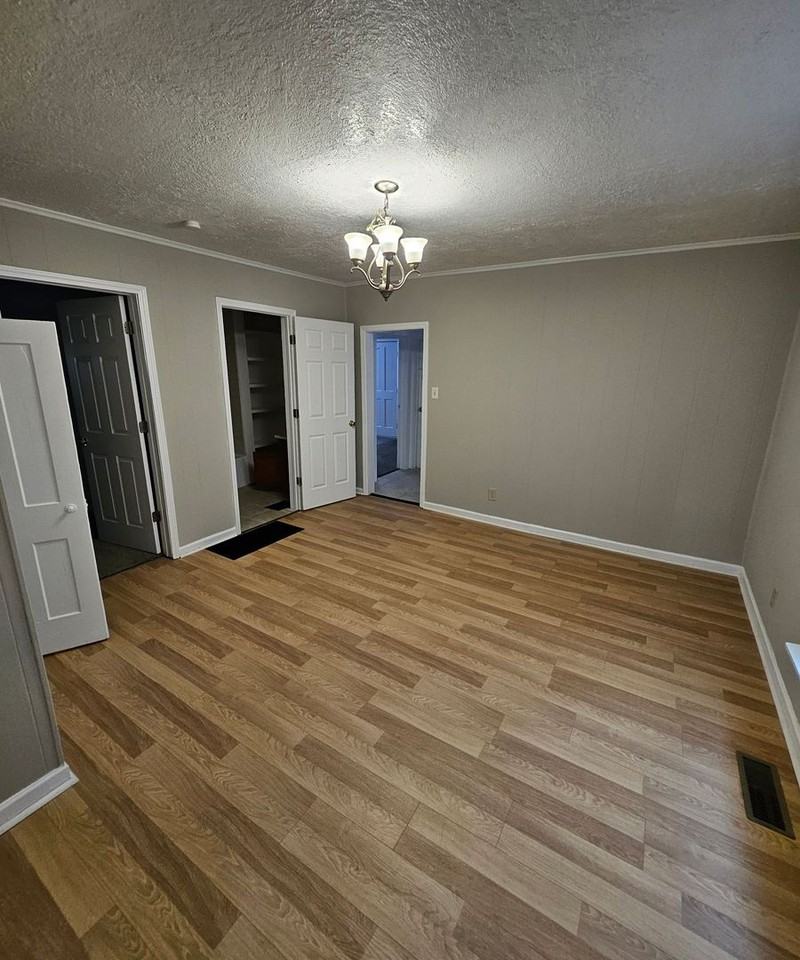 518 N Osage St - Photo 4 of 7