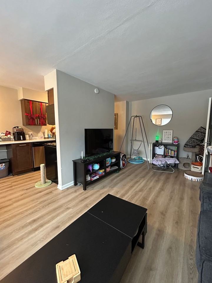 1807 E 3rd St #18 - Photo 7 of 13