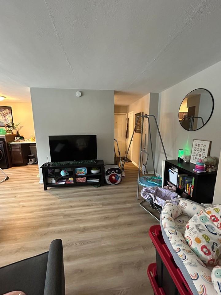 1807 E 3rd St #18 - Photo 5 of 13