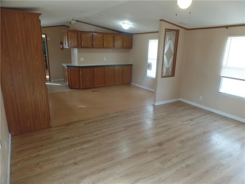 107 Oxford Ln - Photo 2 of 12