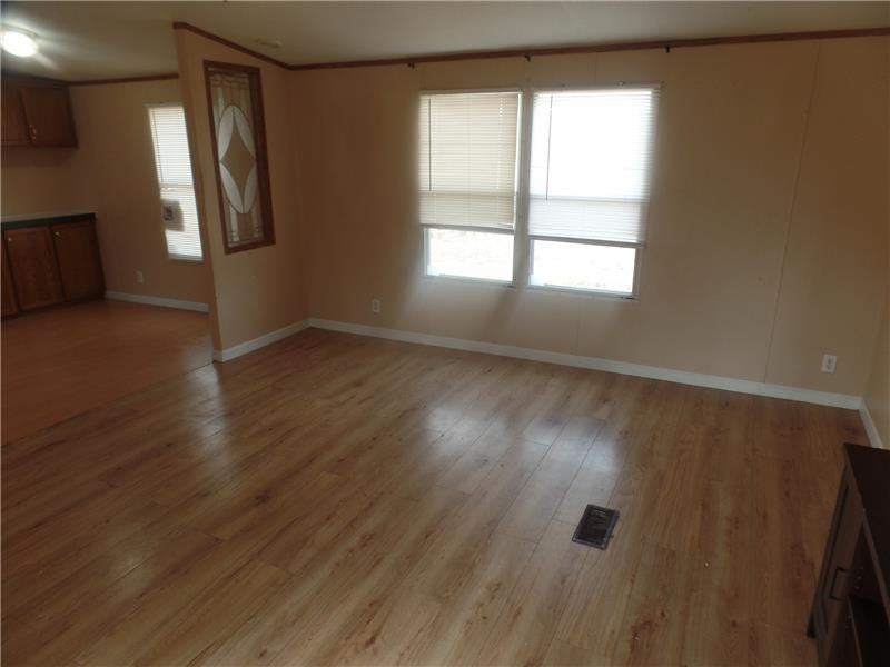 107 Oxford Ln - Photo 3 of 12