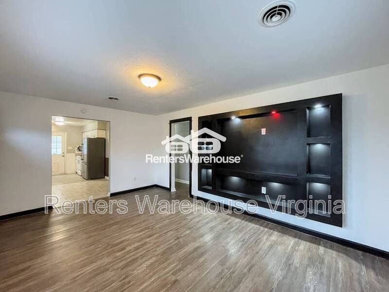 1121 Elliott St - Photo 4 of 22