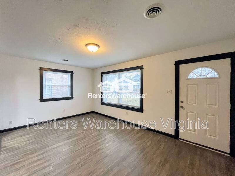 1121 Elliott St - Photo 5 of 22