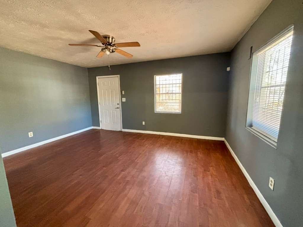 1360 W 21st St #1 - Photo 2 of 7