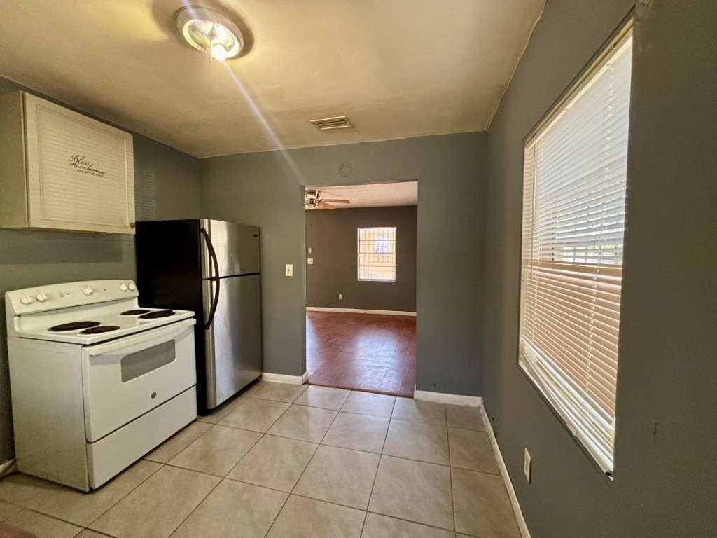 1360 W 21st St #1 - Photo 5 of 7