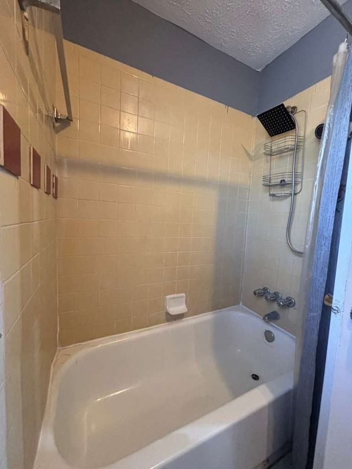 1360 W 21st St #1 - Photo 6 of 7