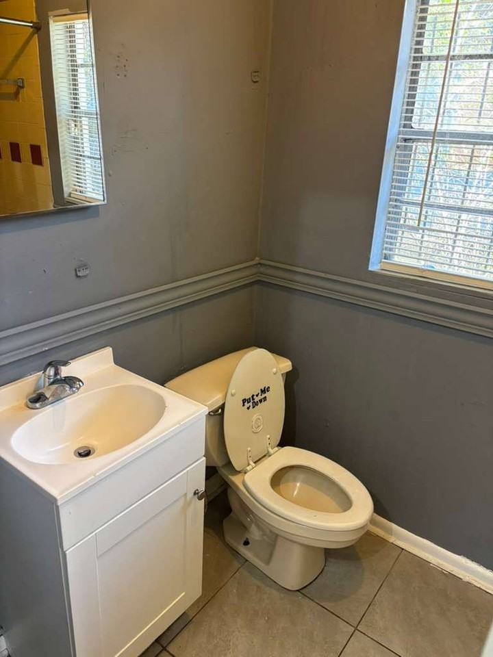 1360 W 21st St #1 - Photo 7 of 7