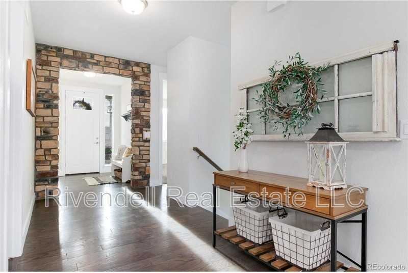 278 Calhoun Cir - Photo 2 of 24