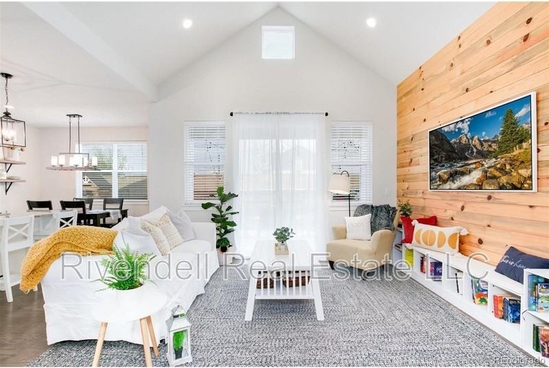 278 Calhoun Cir - Photo 3 of 24