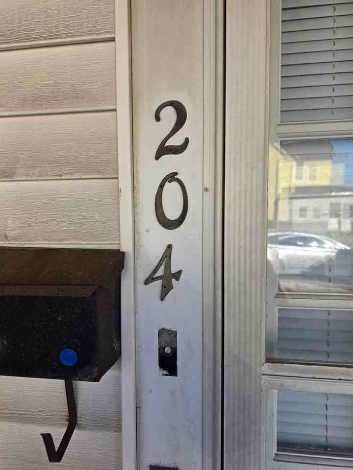 204 N Fort Wayne St - Photo 2 of 15