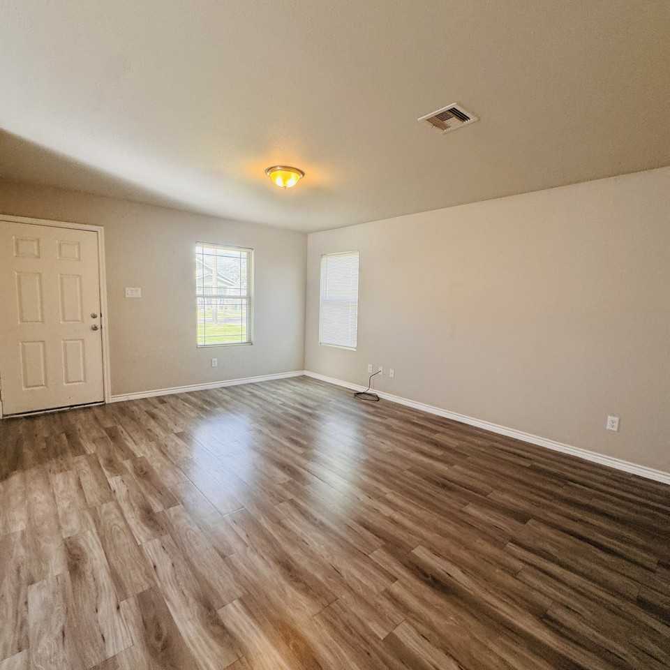 1025 Church St - Photo 3 of 18