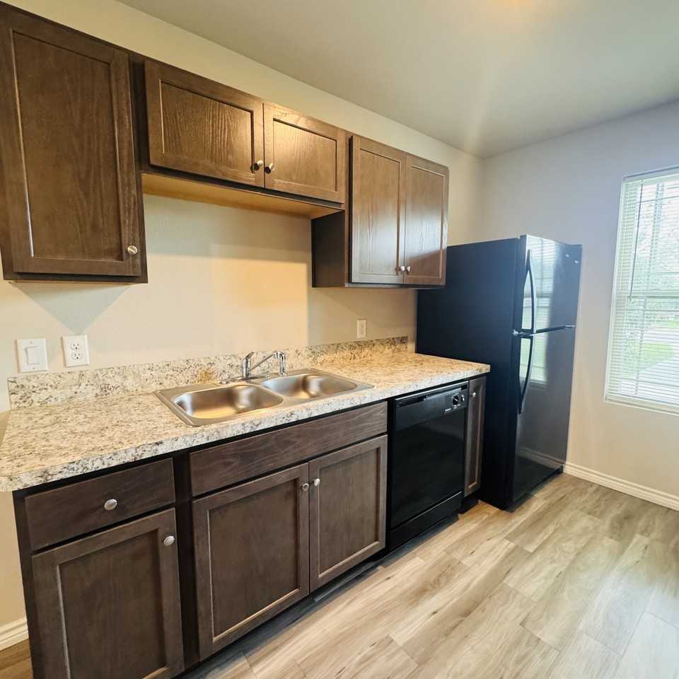 1025 Church St - Photo 5 of 18