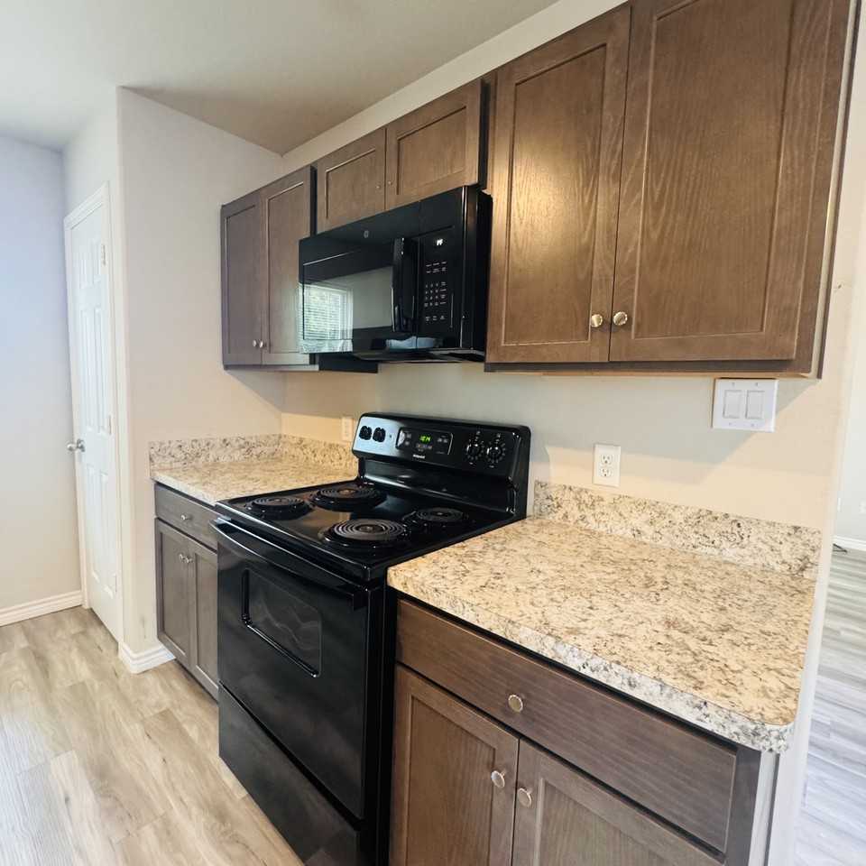 1025 Church St - Photo 6 of 18