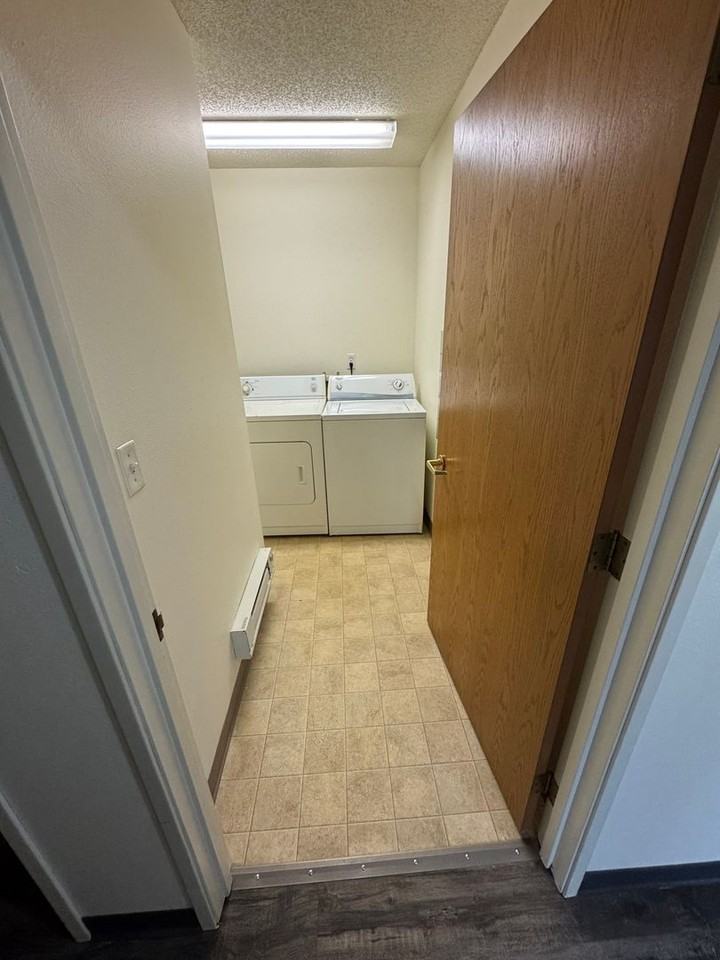 PIONEER BLUFF APARTMENTS - Photo 3 of 25