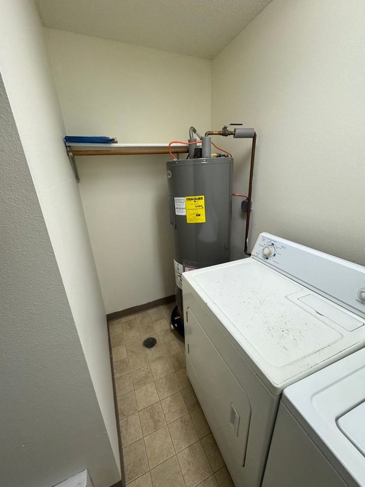 PIONEER BLUFF APARTMENTS - Photo 4 of 25