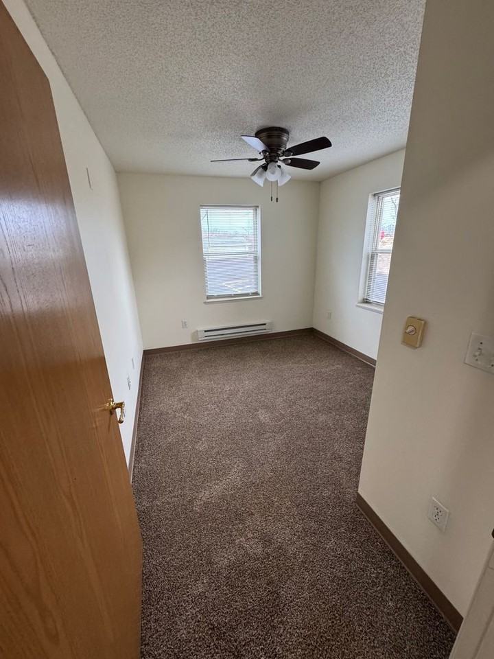 PIONEER BLUFF APARTMENTS - Photo 5 of 25