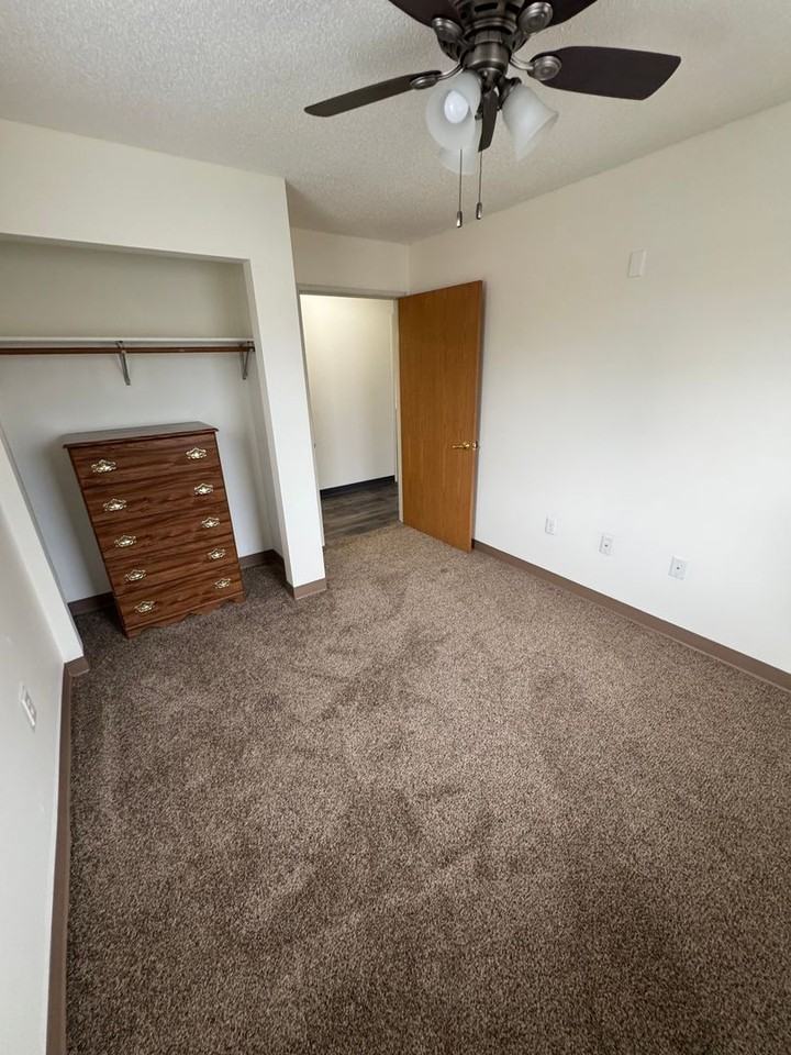 PIONEER BLUFF APARTMENTS - Photo 6 of 25