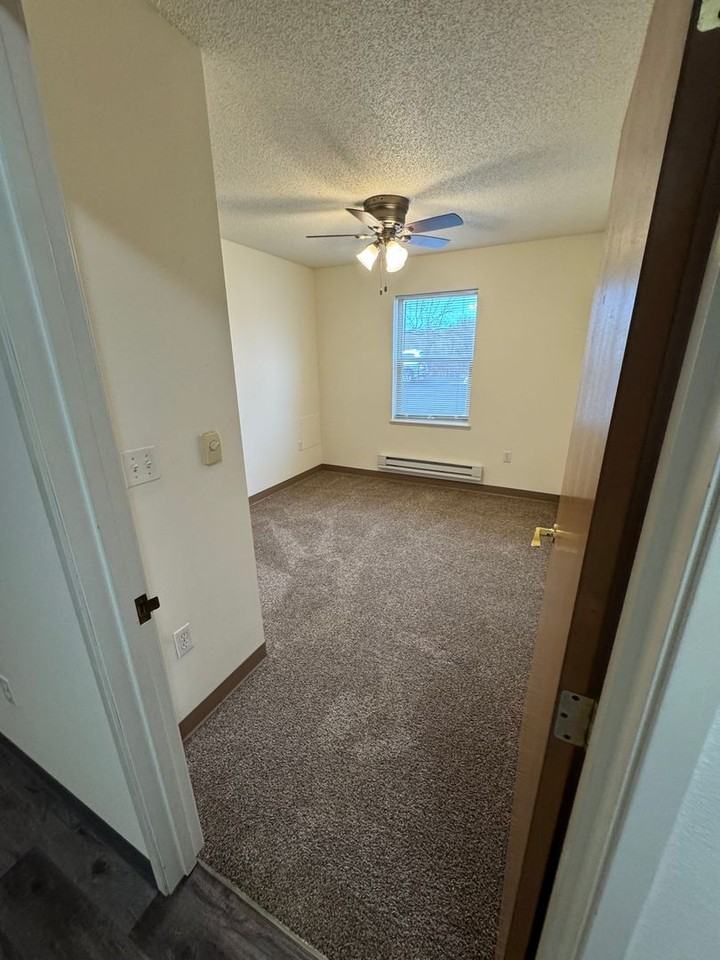 PIONEER BLUFF APARTMENTS - Photo 7 of 25