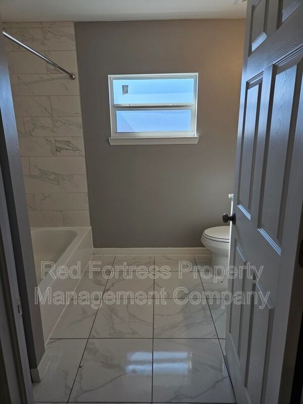 310 Gordon Ave S - Photo 5 of 9