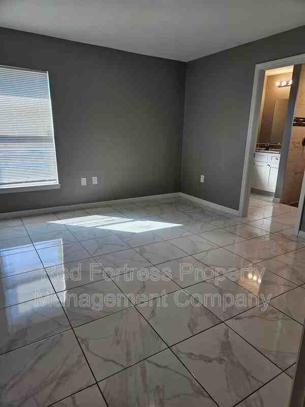 310 Gordon Ave S - Photo 6 of 9