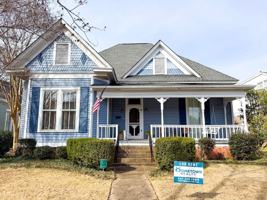 featured image of 1119 College St