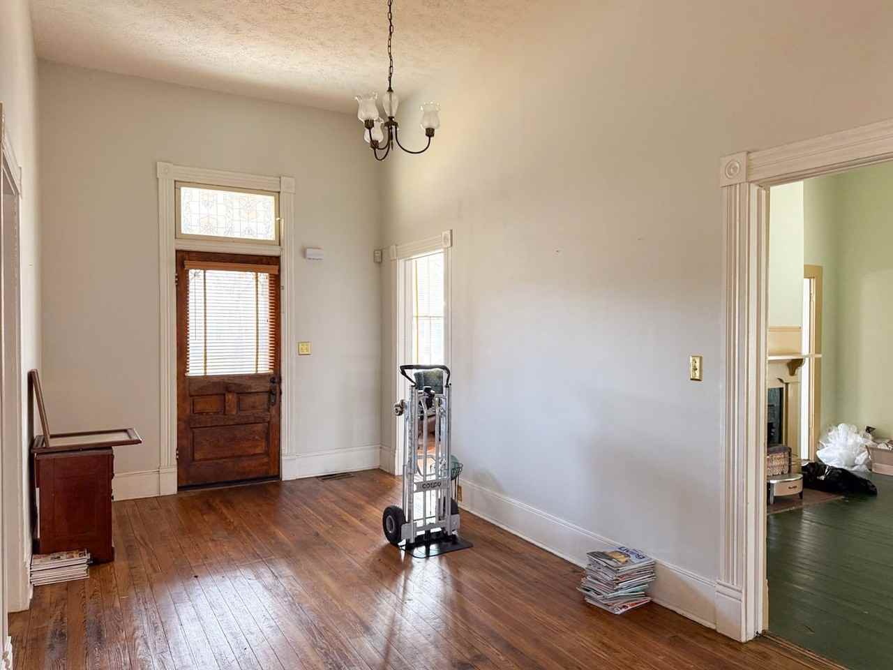 1119 College St - Photo 2 of 20