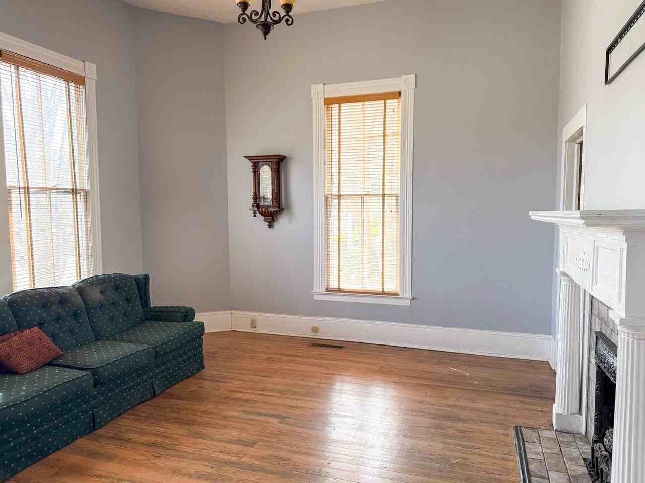 1119 College St - Photo 3 of 20