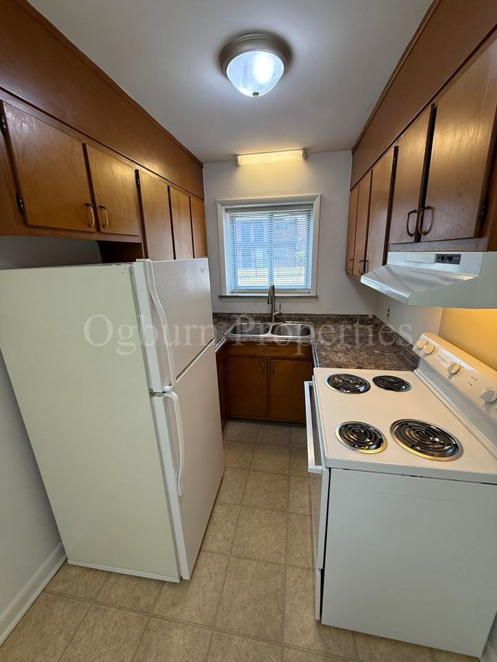 605011 - BALCONY COURT APTS - Photo 5 of 19