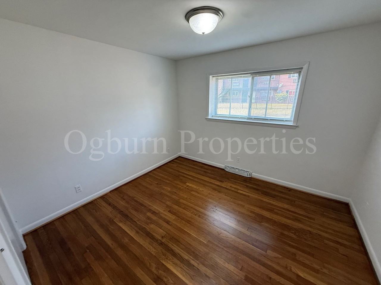 605011 - BALCONY COURT APTS - Photo 7 of 19