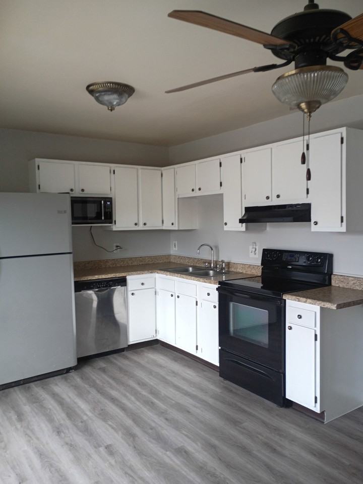 25 Walnut Mill Ln #1 - Photo 3 of 16