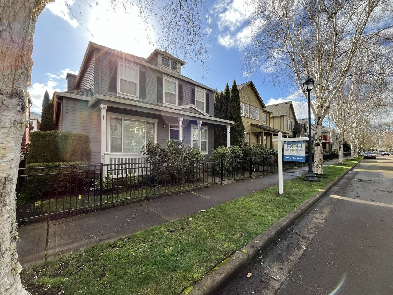 6262 Ne Chestnut St - Photo 4 of 50