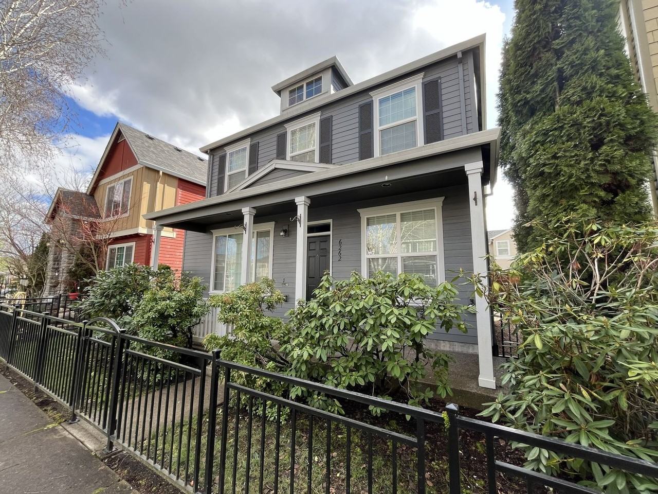 6262 Ne Chestnut St - Photo 5 of 50