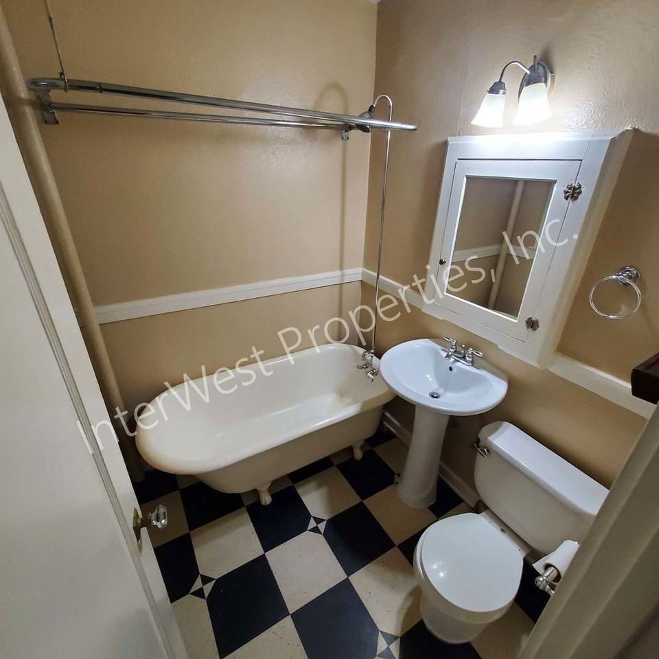 1811 Nw Couch St #209 - Photo 6 of 11