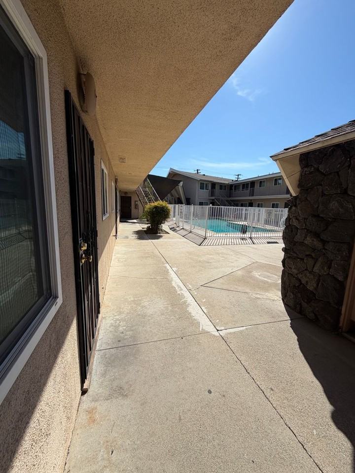 10041 Scott Avenue - Photo 3 of 27