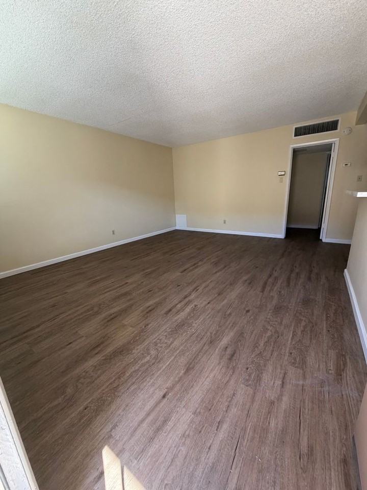 10041 Scott Avenue - Photo 6 of 27