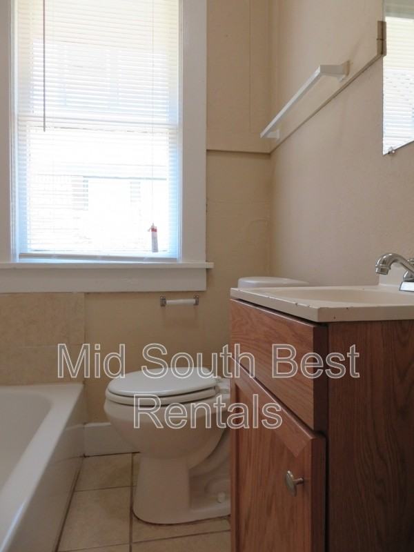 719 N Willett St - Photo 7 of 8