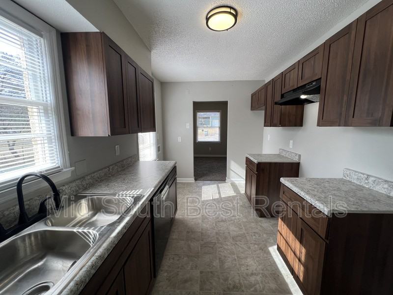 4094 Grantham Rd - Photo 3 of 12