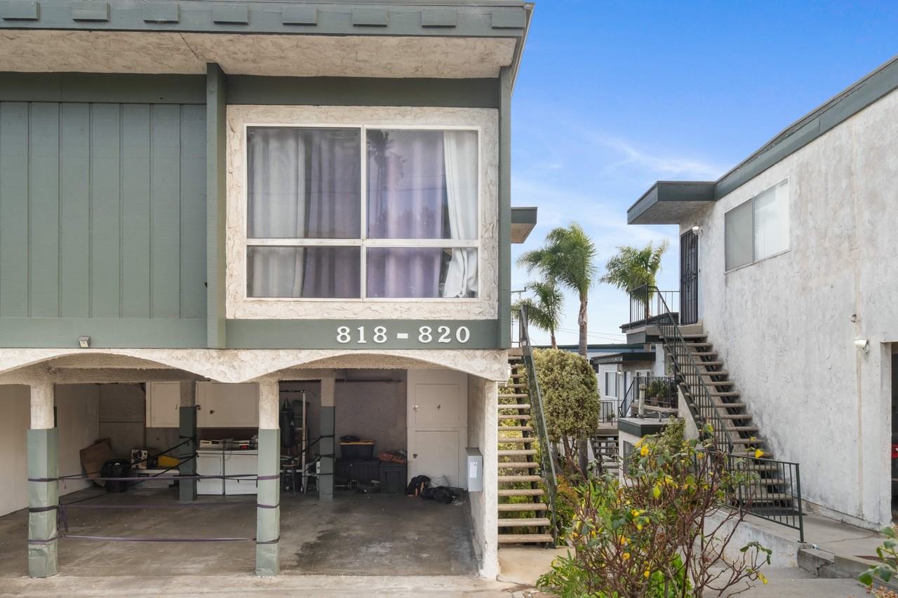 818-820 East Grand Avenue - Photo 2 of 27