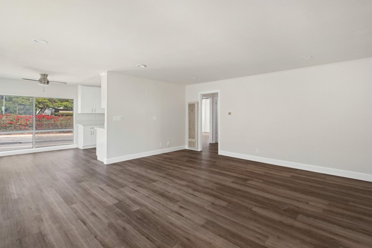 818-820 East Grand Avenue - Photo 3 of 27