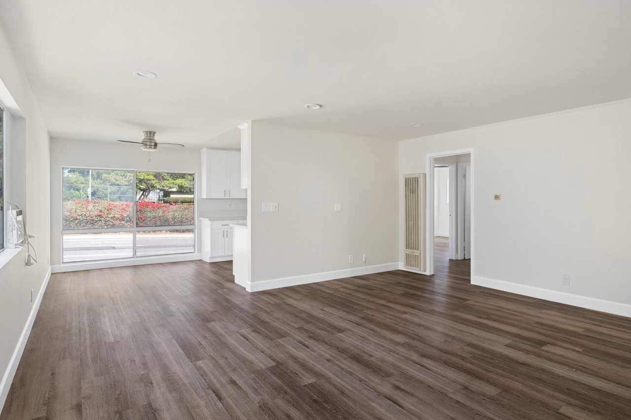 818-820 East Grand Avenue - Photo 7 of 27