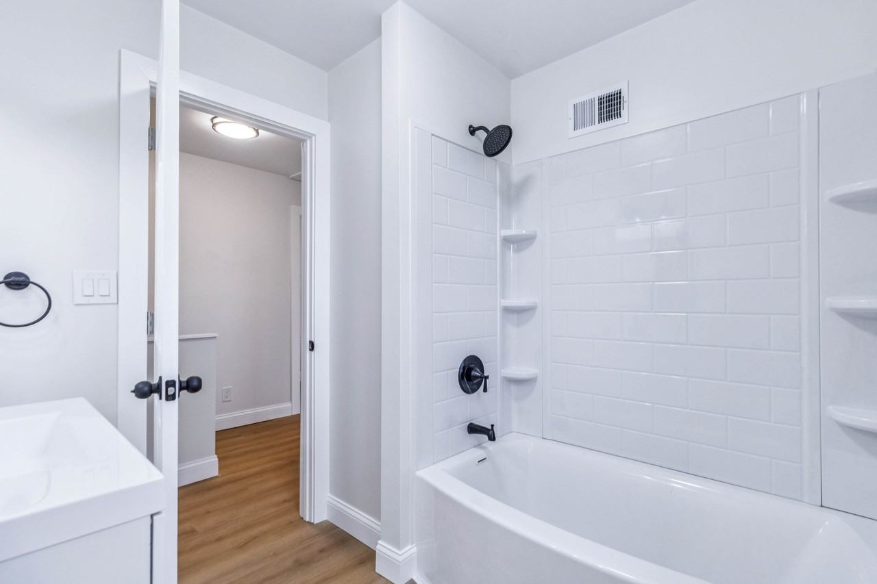 3233 Wolcott St #1 - Photo 4 of 18