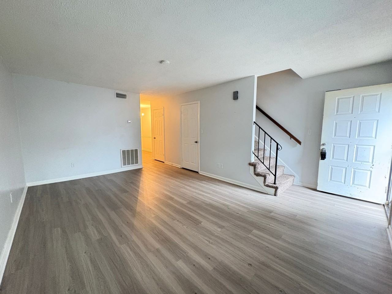 4014 S Bend Dr - Photo 3 of 18