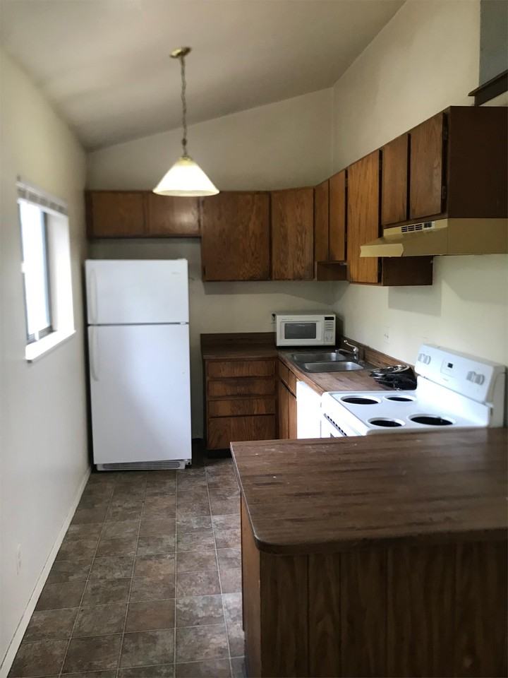 715 Marine St - Photo 5 of 17