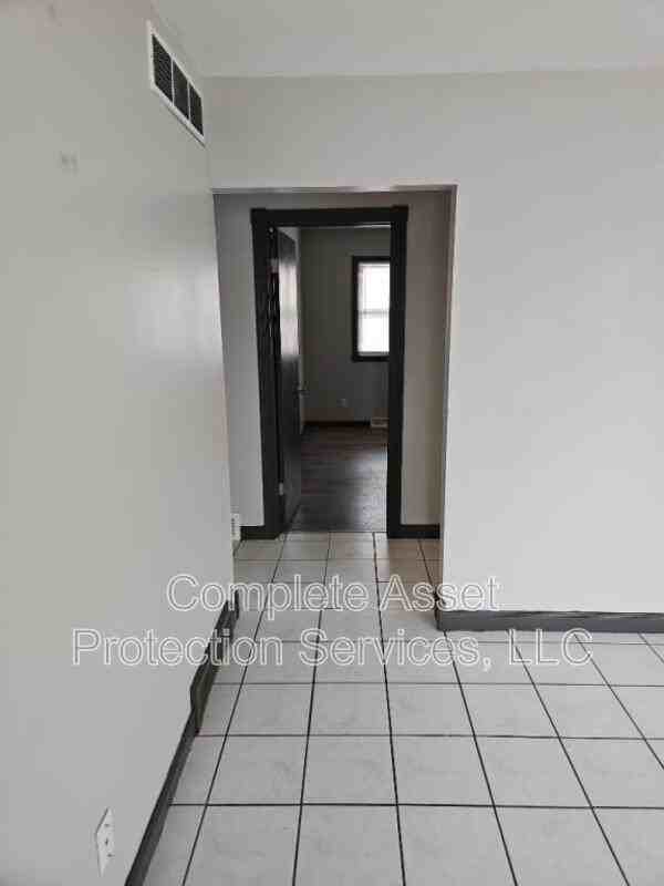 3707 S Liverpool Rd - Photo 2 of 25