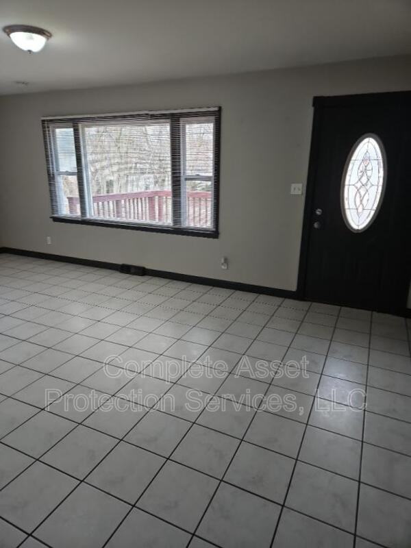 3707 S Liverpool Rd - Photo 4 of 25